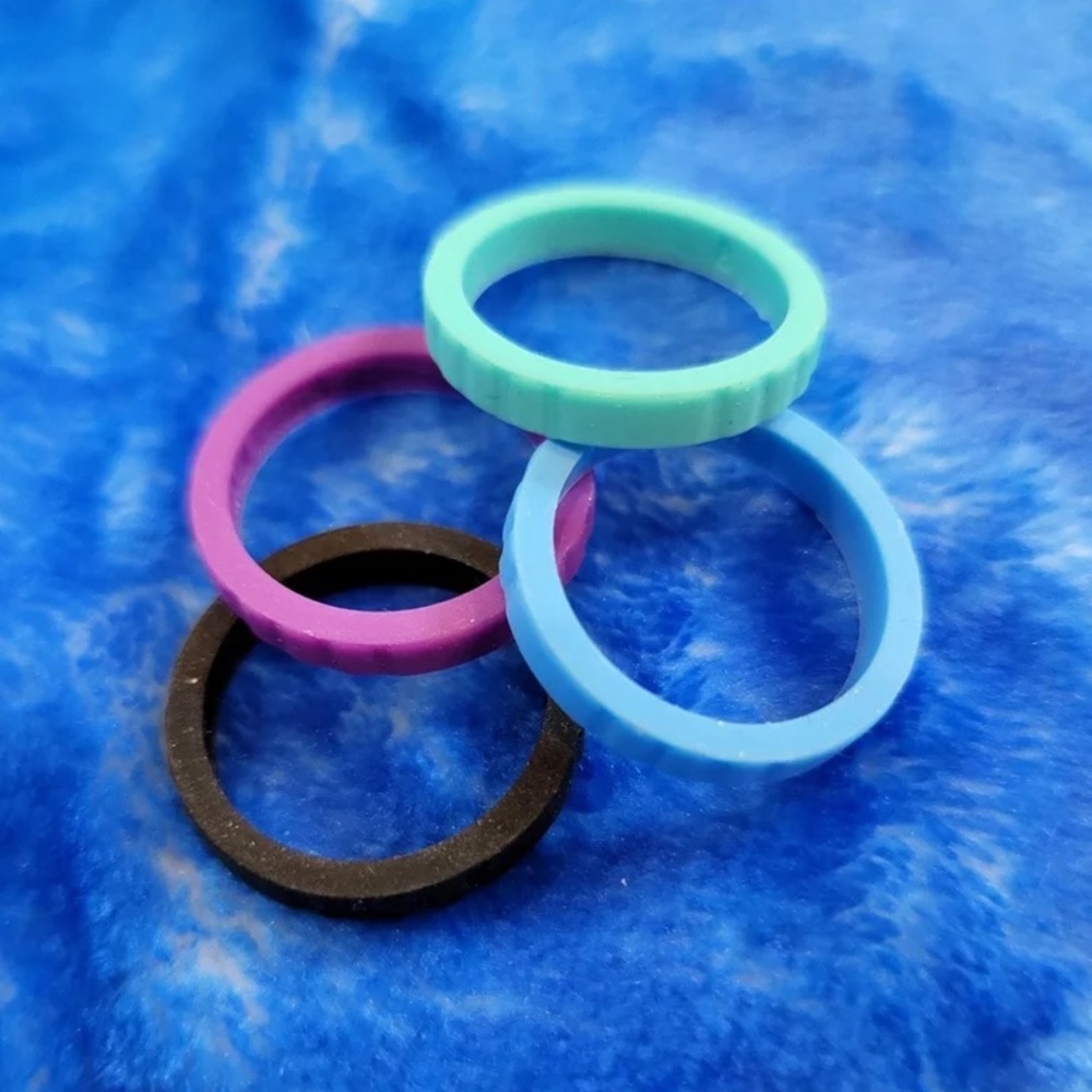 NWOT Lot of 4 Maui Silicone Rings Size 8